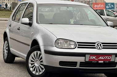 Хэтчбек Volkswagen Golf 2003 в Киеве