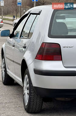 Хэтчбек Volkswagen Golf 2003 в Киеве