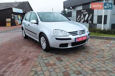 Хетчбек Volkswagen Golf 2005 в Сарнах