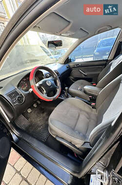 Хэтчбек Volkswagen Golf 1999 в 