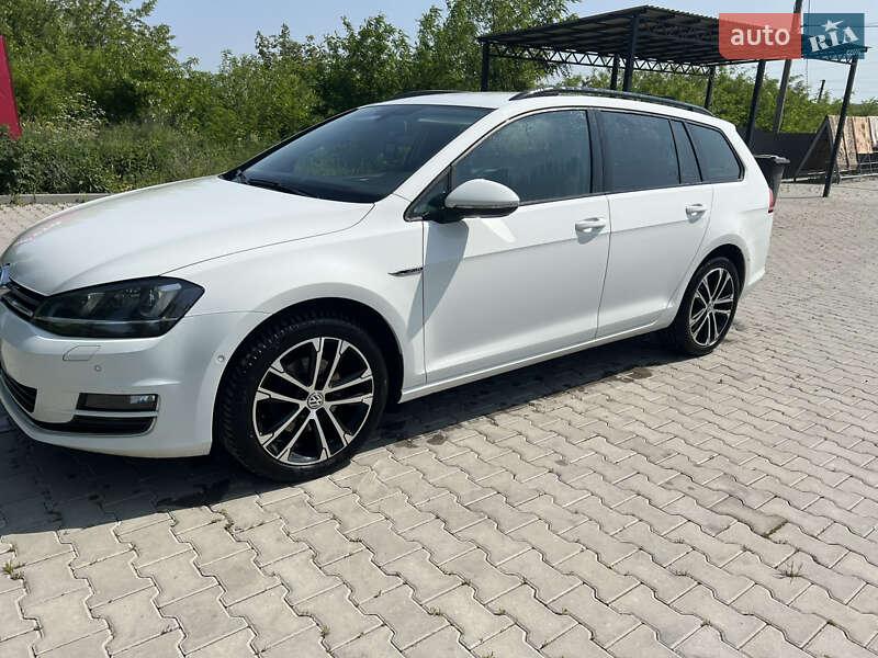 Универсал Volkswagen Golf 2016 в Черновцах