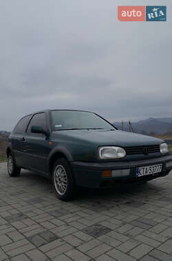 Хетчбек Volkswagen Golf 1995 в Іршаві