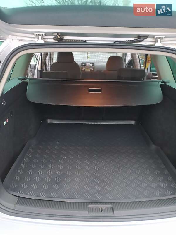 Універсал Volkswagen Golf 2009 в Луцьку