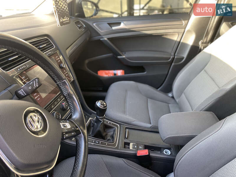 Універсал Volkswagen Golf 2017 в Рівному