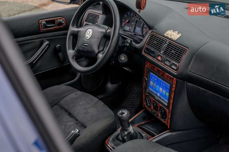 Хетчбек Volkswagen Golf 1999 в Чернівцях