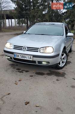 Хетчбек Volkswagen Golf 2001 в Березному