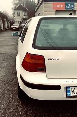 Хэтчбек Volkswagen Golf 2002 в 