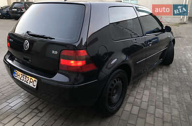 Хэтчбек Volkswagen Golf 2001 в 