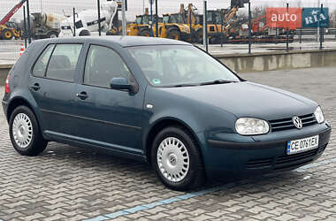 Хетчбек Volkswagen Golf 2003 в Чернівцях