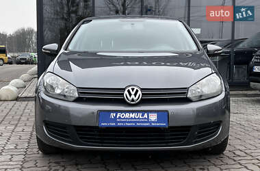 Хэтчбек Volkswagen Golf 2010 в 