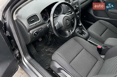 Хэтчбек Volkswagen Golf 2010 в 