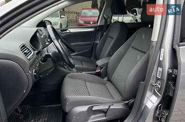 Хэтчбек Volkswagen Golf 2010 в 