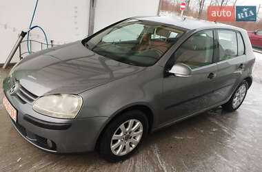 Хетчбек Volkswagen Golf 2005 в Золочеві