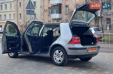 Хэтчбек Volkswagen Golf 2003 в 