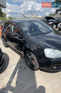 Хэтчбек Volkswagen Golf 2005 в 