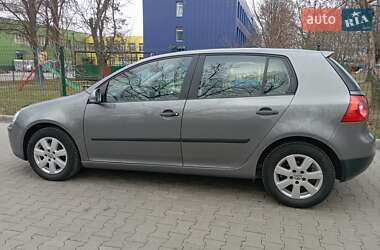 Хэтчбек Volkswagen Golf 2005 в Томаковке