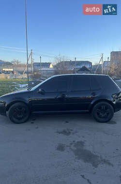 Хэтчбек Volkswagen Golf 2001 в Остроге