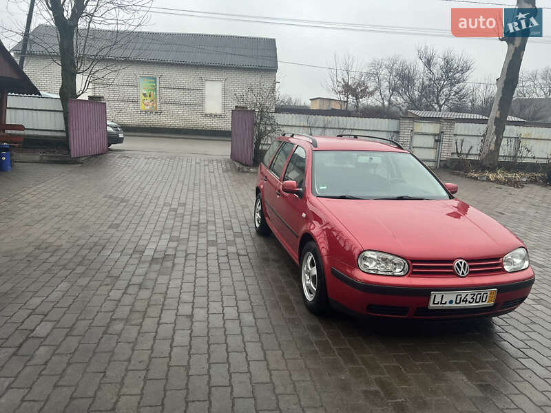 Універсал Volkswagen Golf 2001 в Києві