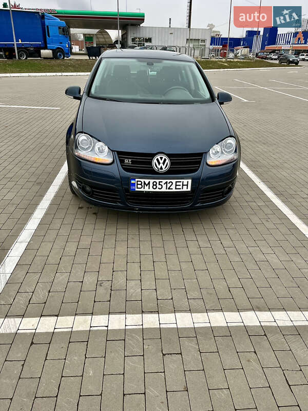 Хэтчбек Volkswagen Golf 2004 в Сумах
