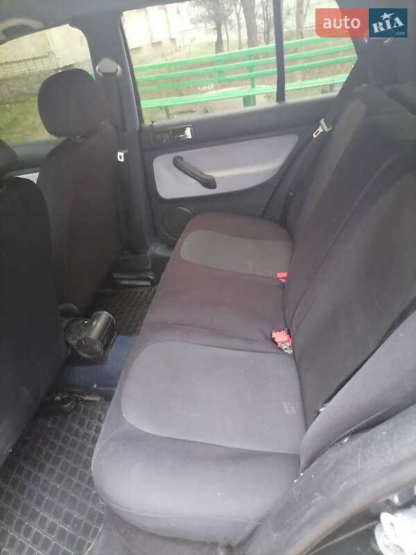 Хетчбек Volkswagen Golf 2001 в Хмельницькому