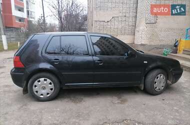 Хэтчбек Volkswagen Golf 2001 в 
