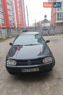 Хэтчбек Volkswagen Golf 2001 в 