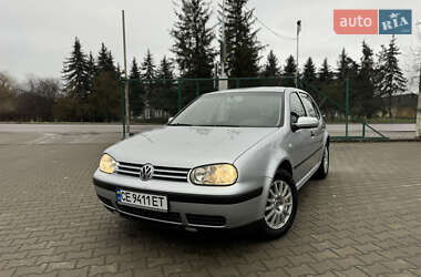 Хетчбек Volkswagen Golf 2002 в Чернівцях