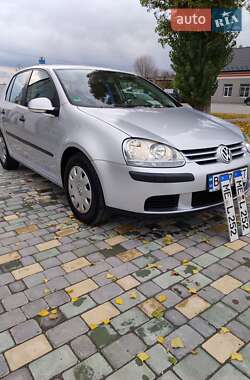 Хетчбек Volkswagen Golf 2004 в Чемерівцях