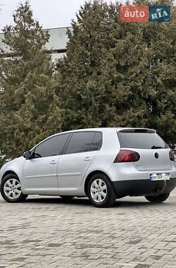 Хетчбек Volkswagen Golf 2005 в Сумах