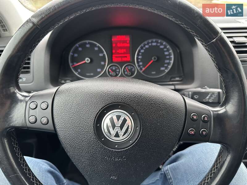 Хэтчбек Volkswagen Golf 2008 в Луцке