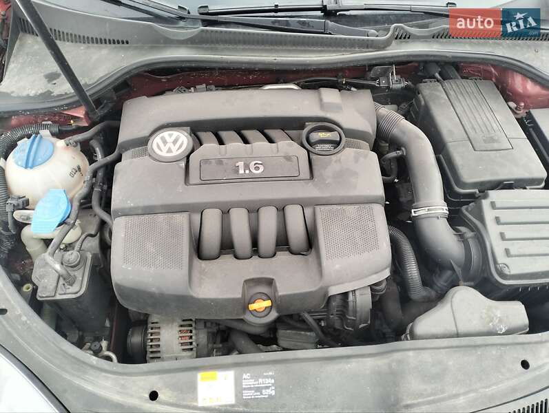 Хетчбек Volkswagen Golf 2004 в Рівному фото 4 Хетчбек Volkswagen Golf 2004 в Рівному