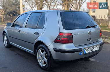 Хетчбек Volkswagen Golf 2003 в Рівному