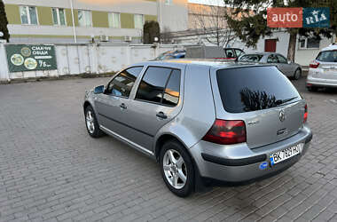 Хетчбек Volkswagen Golf 2003 в Рівному