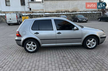 Хетчбек Volkswagen Golf 2003 в Рівному