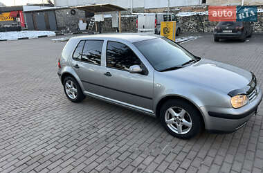 Хетчбек Volkswagen Golf 2003 в Рівному