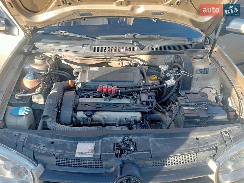 Хетчбек Volkswagen Golf 2000 в Хмельницькому