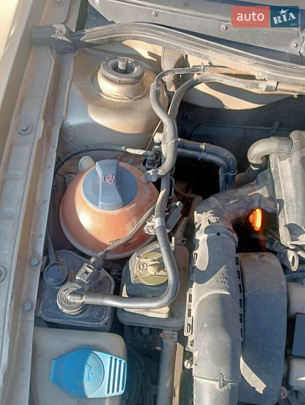 Хетчбек Volkswagen Golf 2000 в Хмельницькому