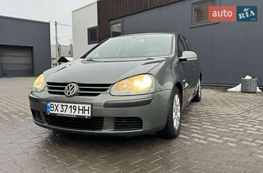 Хэтчбек Volkswagen Golf 2004 в Хмельницком