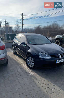 Хетчбек Volkswagen Golf 2004 в Чернівцях