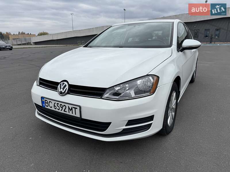 Хэтчбек Volkswagen Golf 2015 в 