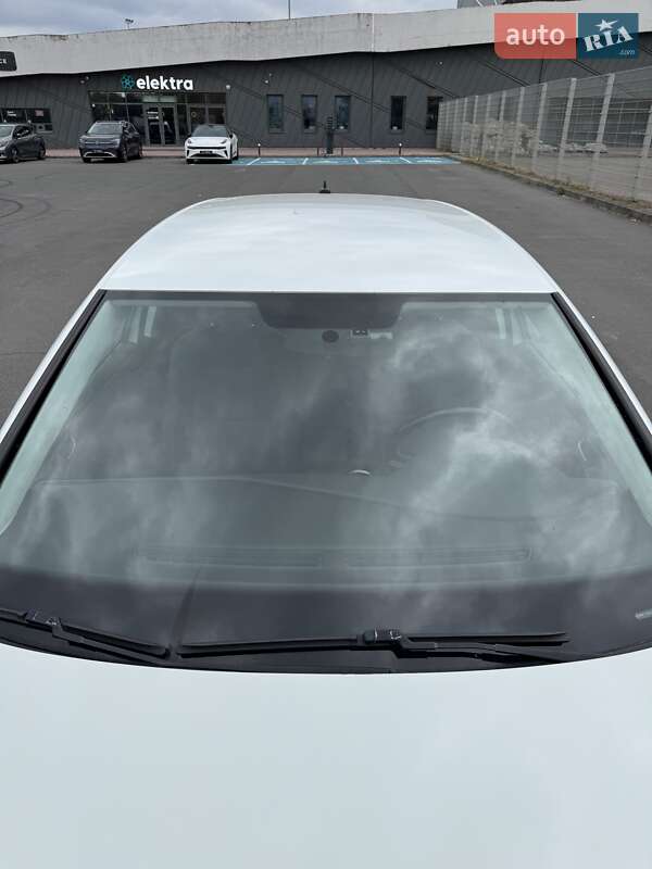Хэтчбек Volkswagen Golf 2015 в Львове