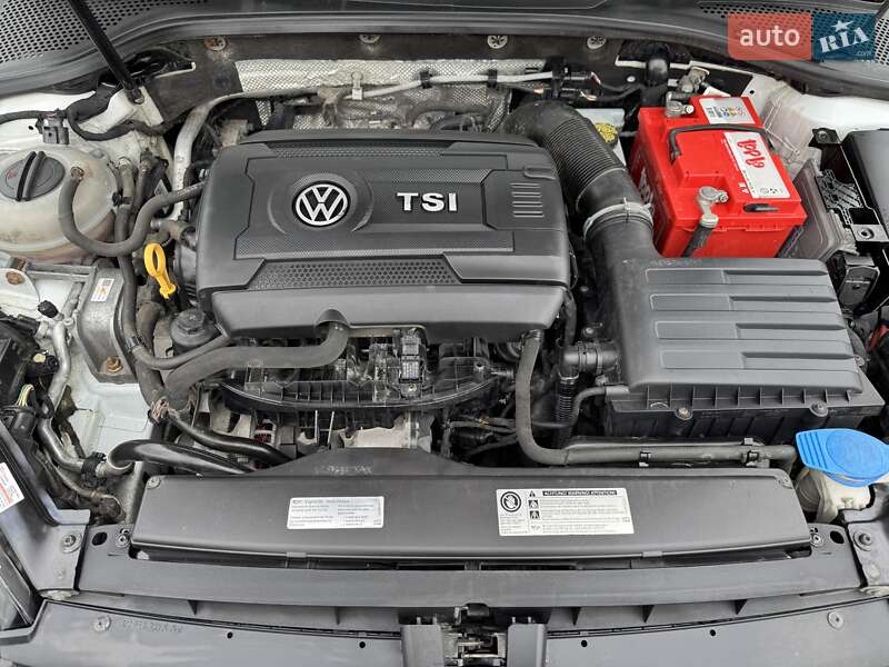 Хэтчбек Volkswagen Golf 2015 в Львове