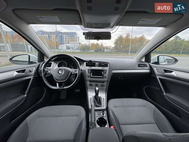 Хэтчбек Volkswagen Golf 2015 в Львове