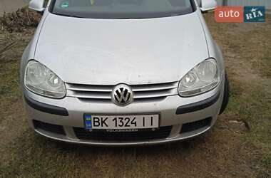 Хэтчбек Volkswagen Golf 2005 в Ровно