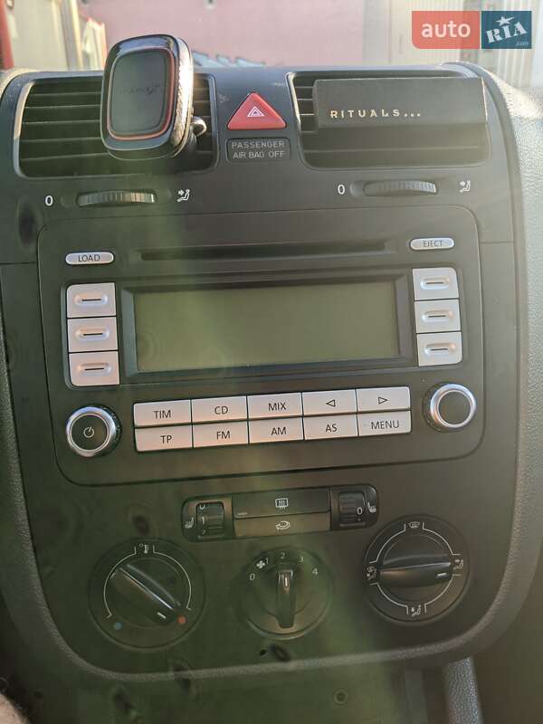 Хетчбек Volkswagen Golf 2003 в Хмельницькому