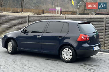 Хетчбек Volkswagen Golf 2004 в Міжгір'ї