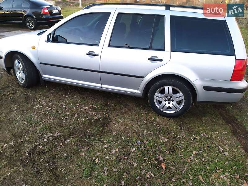 Універсал Volkswagen Golf 2001 в Зіньківі