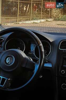 Хэтчбек Volkswagen Golf 2011 в 