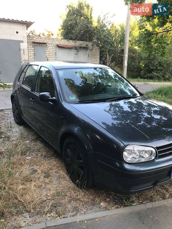 Хетчбек Volkswagen Golf 2001 в Харкові