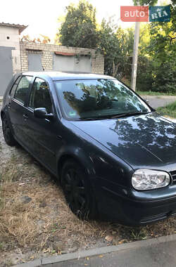 Хетчбек Volkswagen Golf 2001 в Харкові